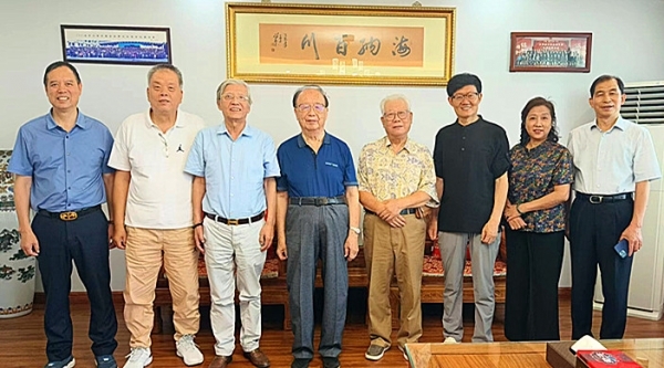 天津：有关专家学者应邀到高士达电器考察调研
